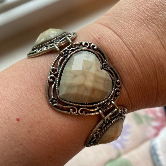 Pretty Heart Link Bracelet - Picture 5 of 5